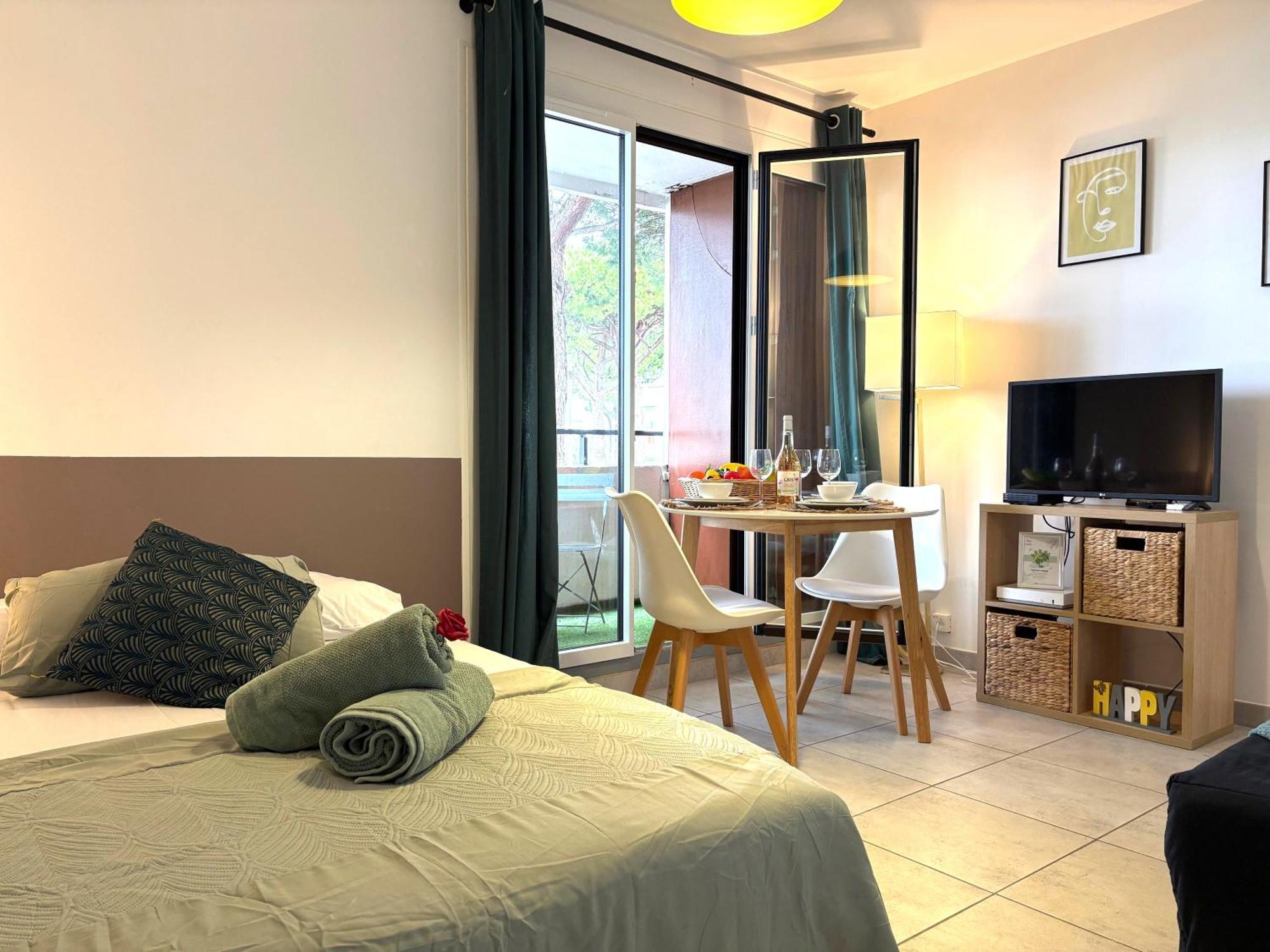 Apartment L'amazone Plein Centre Plages A 2min Clim Wifi Sur Le Port - Prosconciergerie-